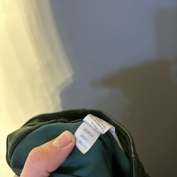 Spanx Faux Patent Leather Leggings in Deep Green Size Small - Picture 5 of 5